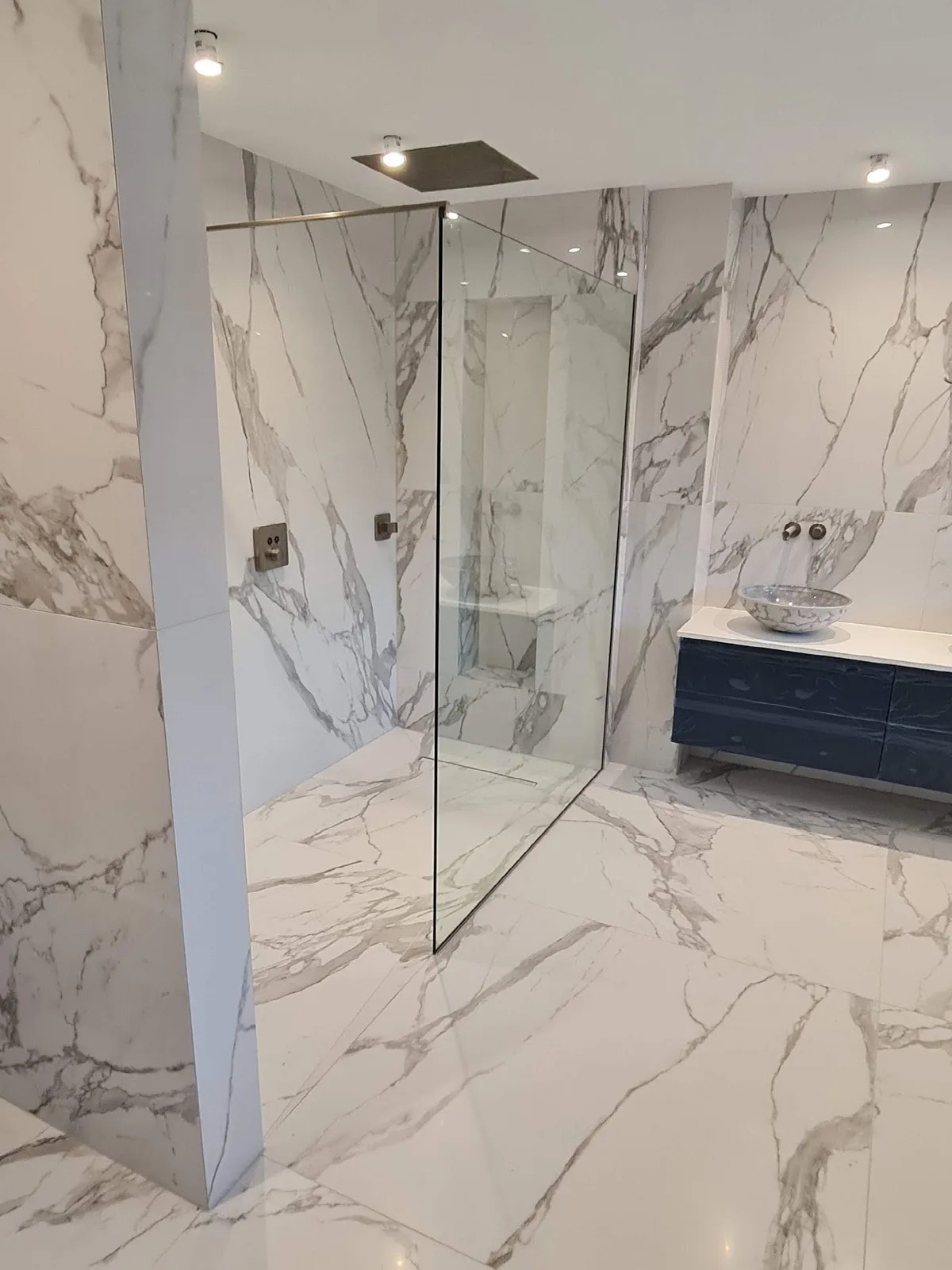 Luxury marble-effect bathroom completed in Weybridge by Croydon-based construction company Art & Build Ltd